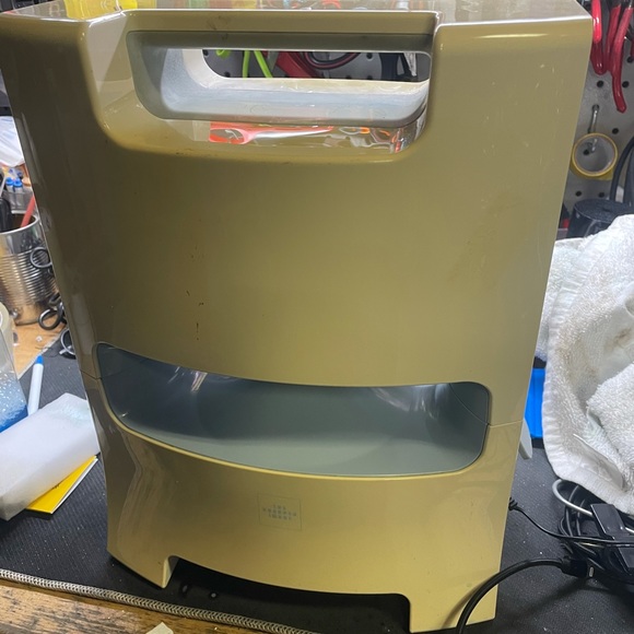 Sharper image SR297 speaker 2.4 ghz
Comes with power supply unit - Picture 2 of 13